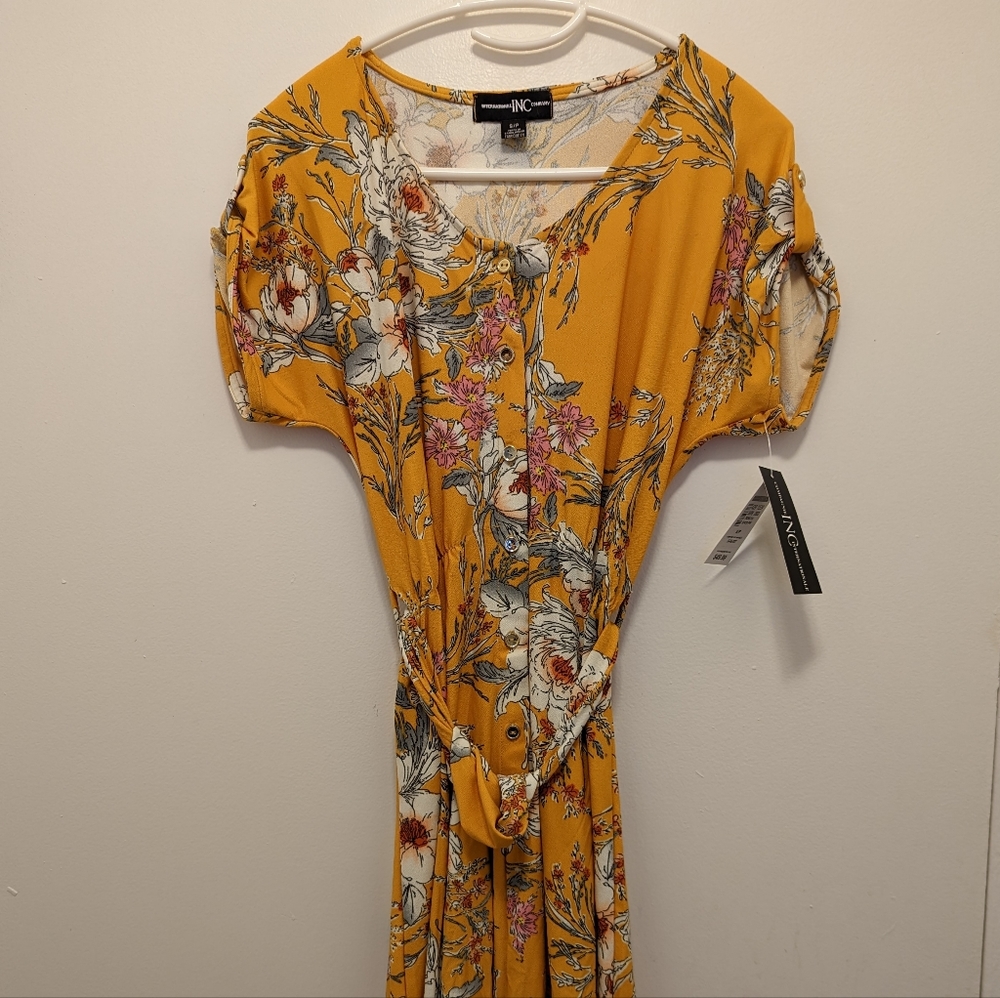 Small INC NWT dress complete with accompanying belt